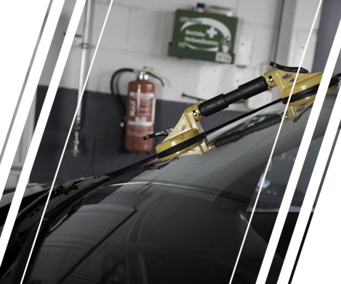 Abbildung zeigt ein Austausch einer Frontscheibe